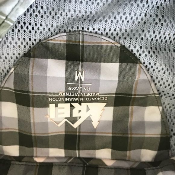 Rei Mens Sz M Green Plaid Mesh Armpits Shirt - Picture 7 of 8